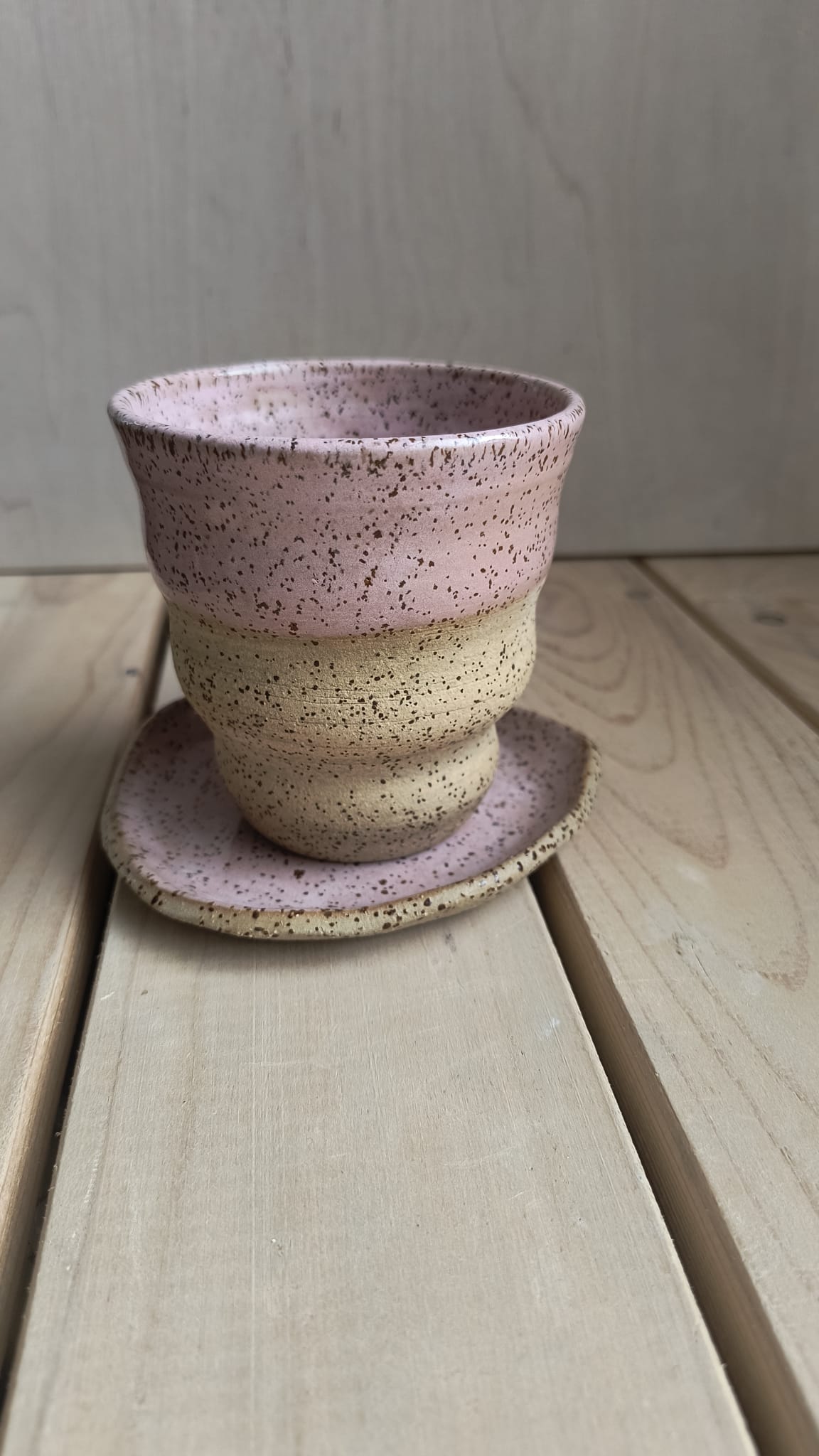Czarka ceramiczna ze spodkiem